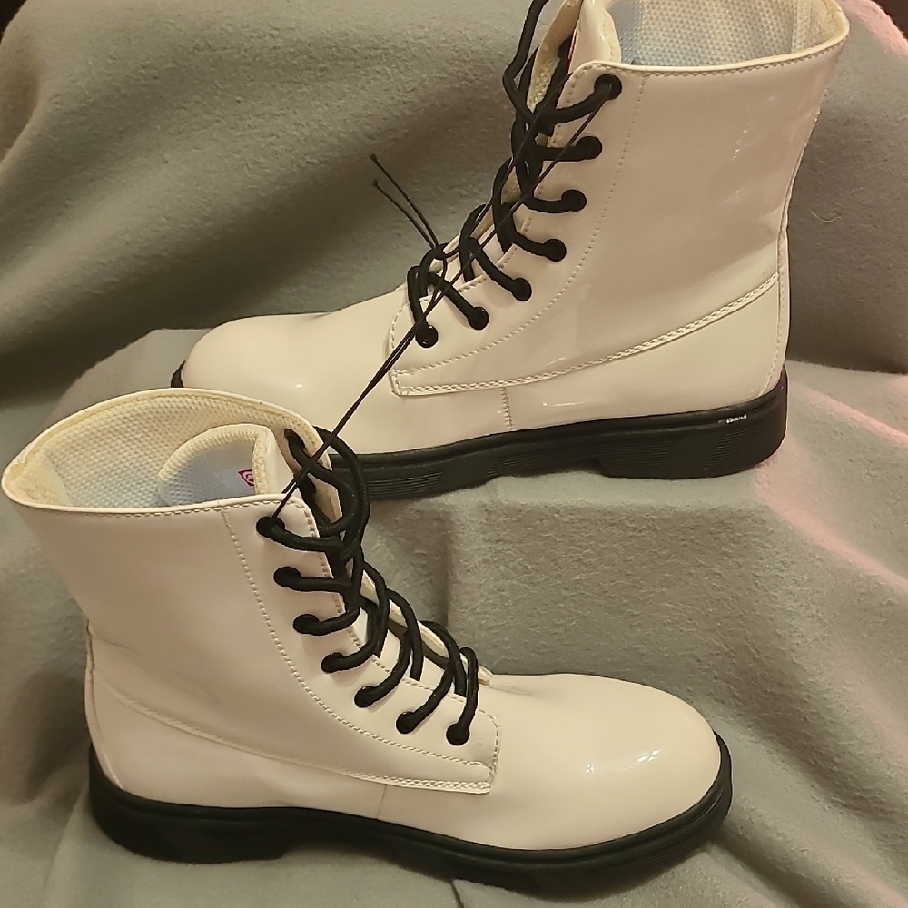 Ecko Red Janita Women's White Patent Leather Military Combat Ankle‎ Boots Size 8